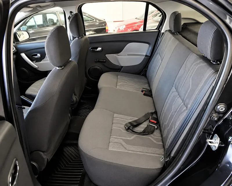 Renault Logan Preto