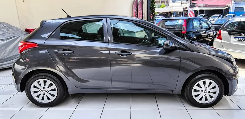 Hyundai HB20 Cinza