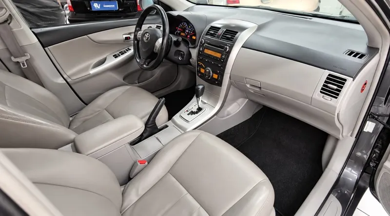Toyota Corolla Cinza