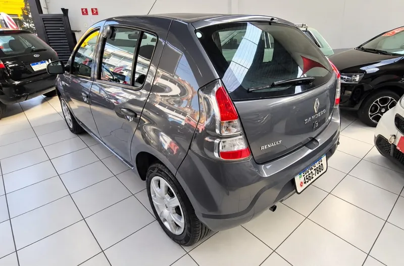 Renault Sandero Cinza