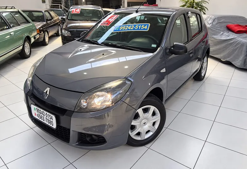 Renault Sandero Cinza