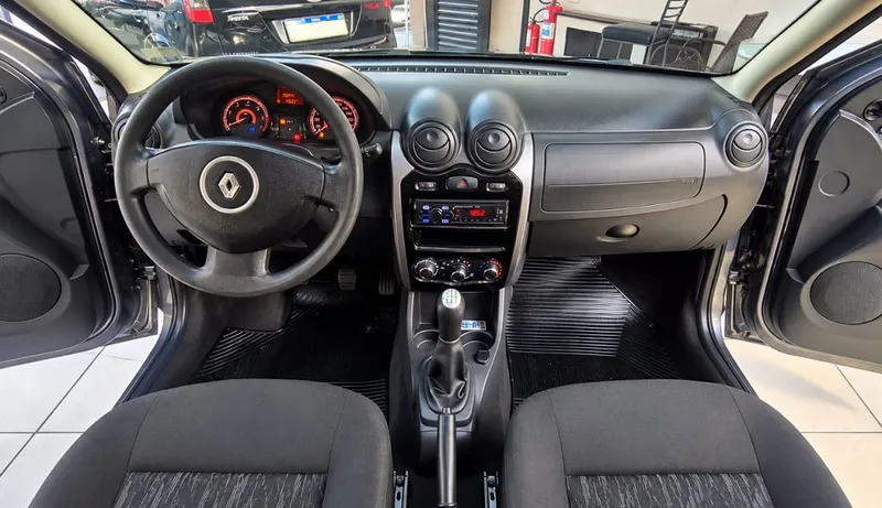 Renault Sandero Cinza