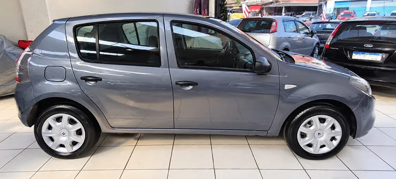 Renault Sandero Cinza