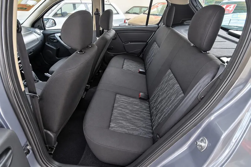 Renault Sandero Cinza