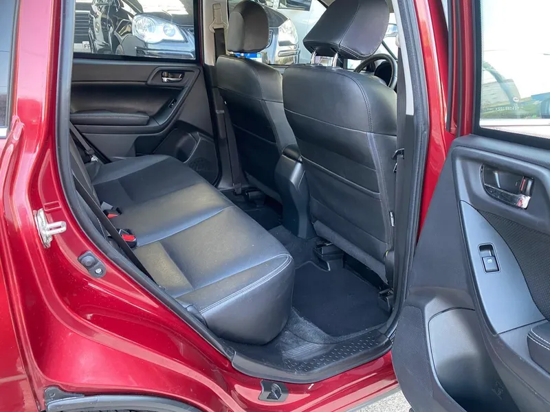 Subaru Forester Vermelho