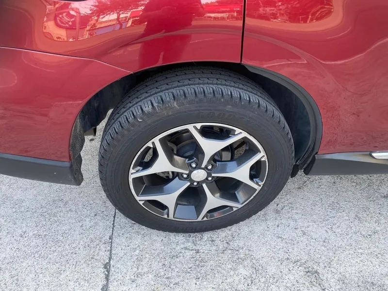 Subaru Forester Vermelho