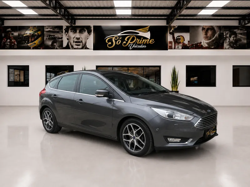 Ford Focus Hatch Cinza