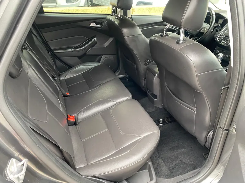 Ford Focus Hatch Cinza
