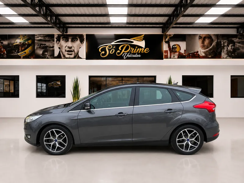 Ford Focus Hatch Cinza