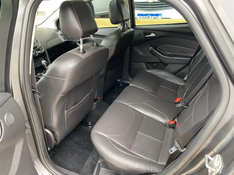 Ford Focus Hatch Cinza