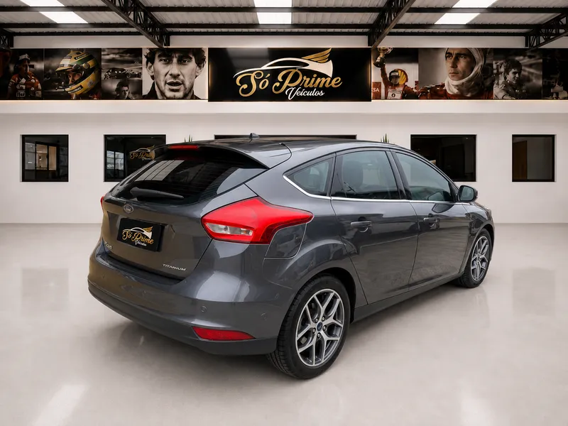 Ford Focus Hatch Cinza