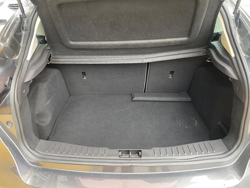 Ford Focus Hatch Cinza