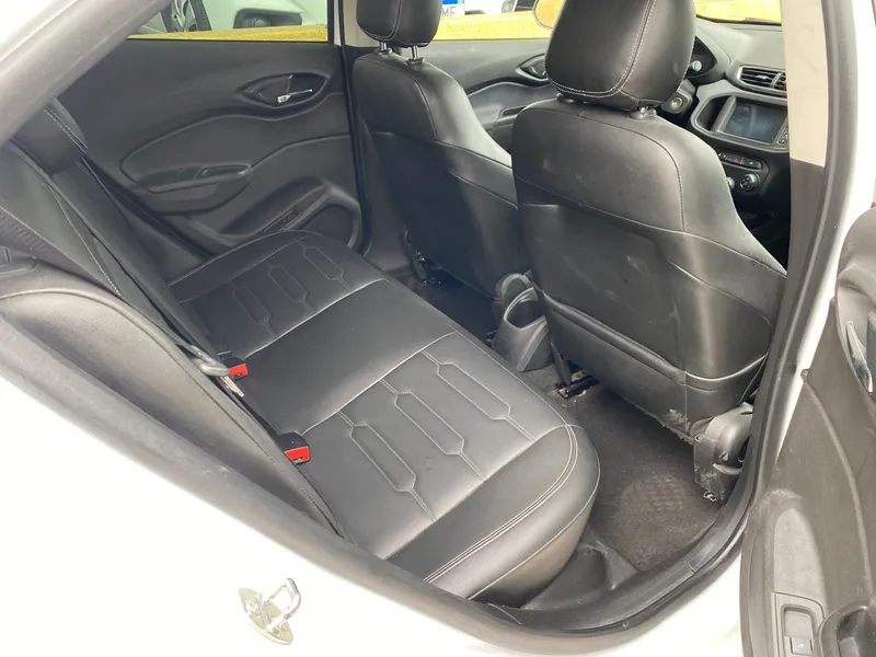 Chevrolet Onix Branco