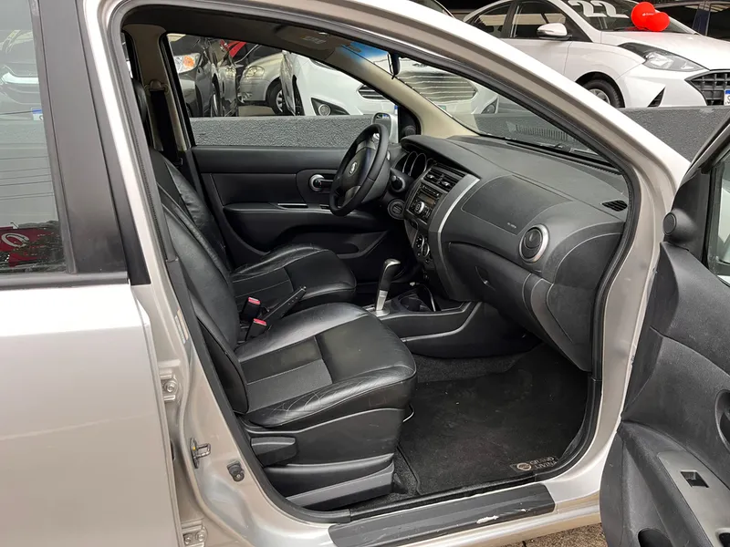 Nissan Livina Prata