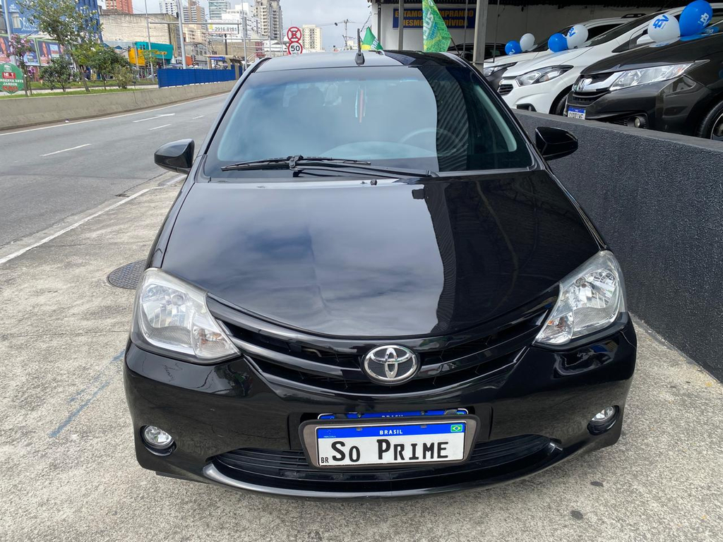 Toyota Etios Sedan Preto