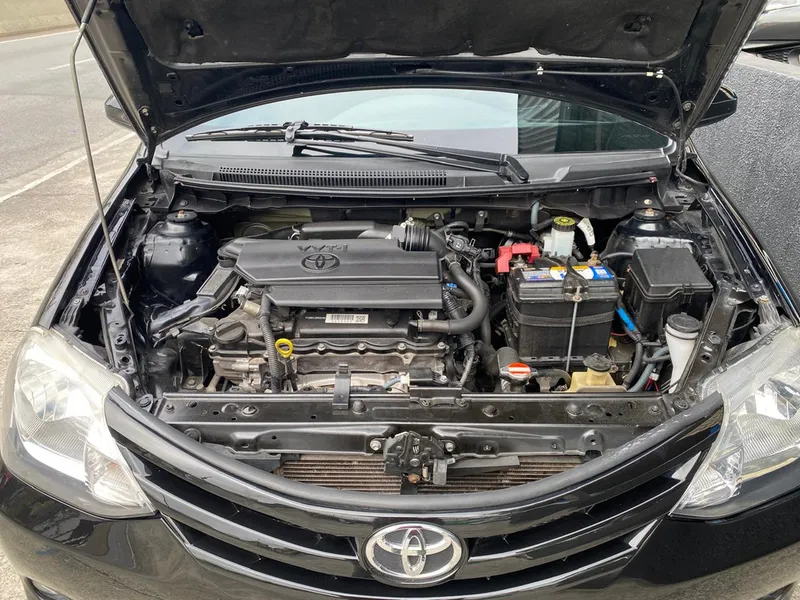 Toyota Etios Sedan Preto
