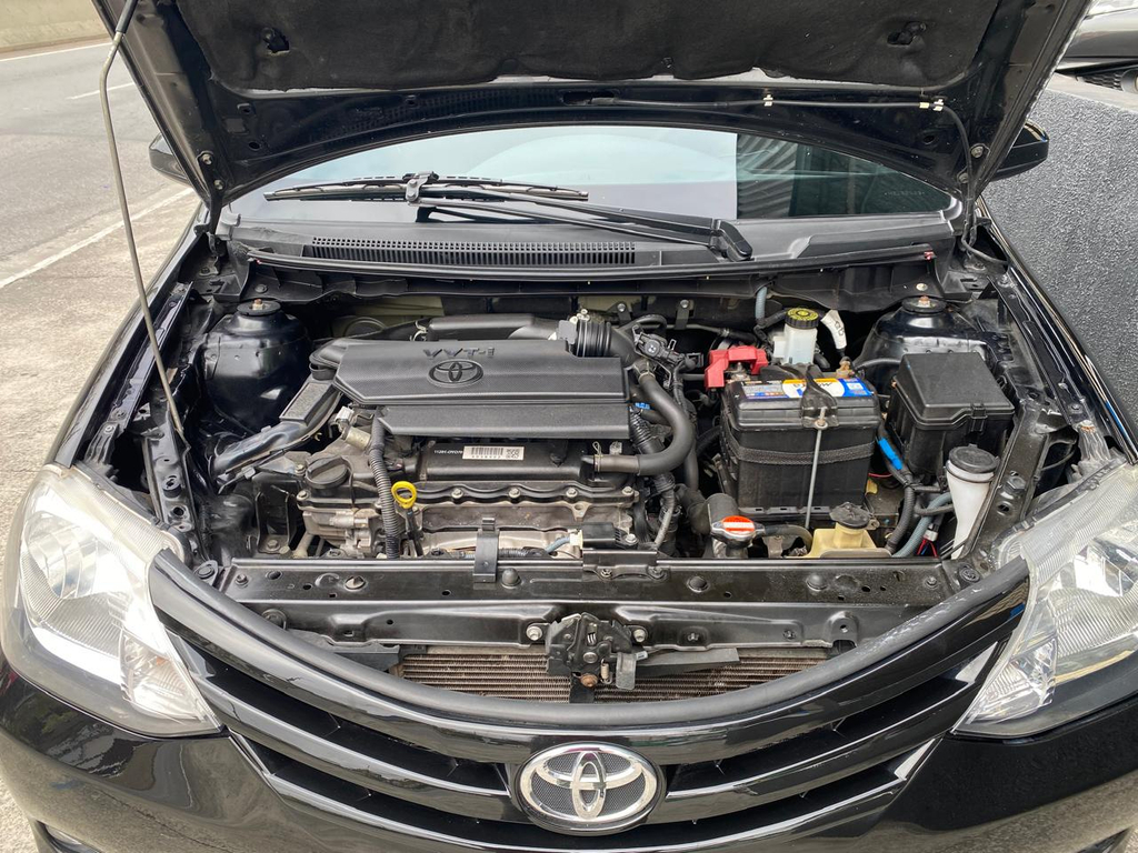 Toyota Etios Sedan Preto