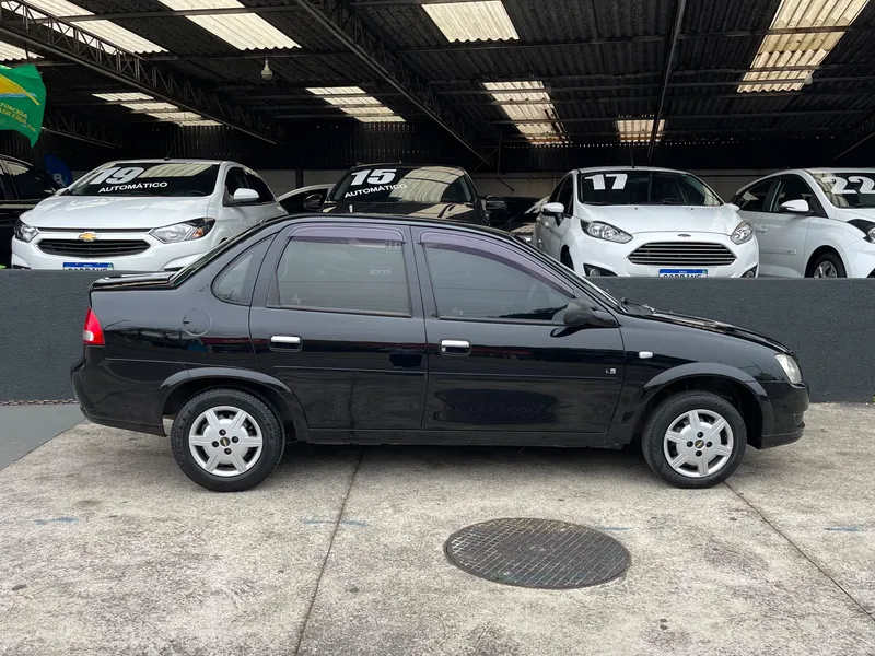 Chevrolet Classic Preto
