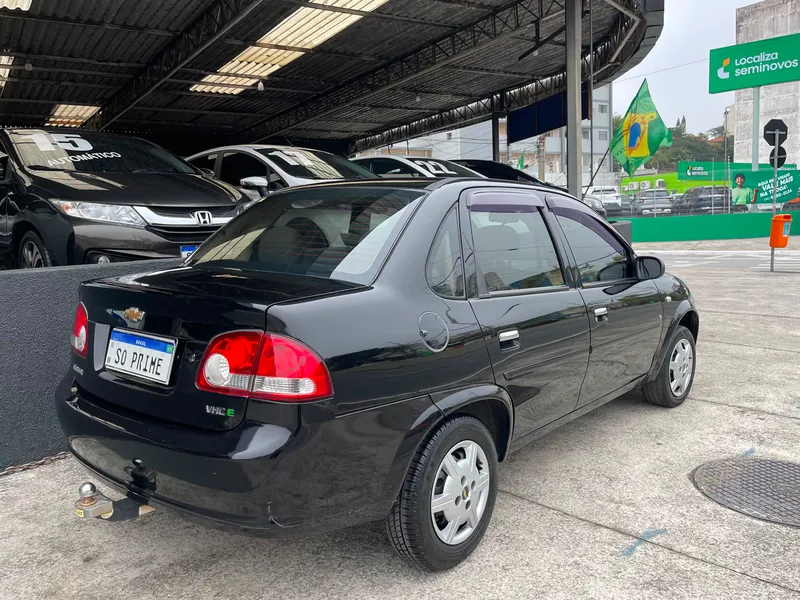 Chevrolet Classic Preto