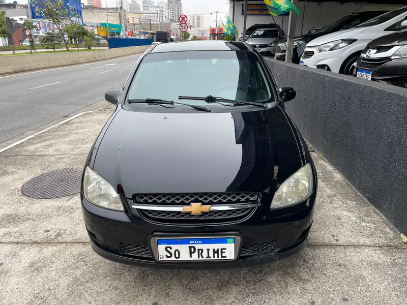 Chevrolet Classic Preto