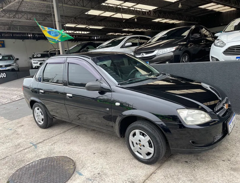 Chevrolet Classic Preto