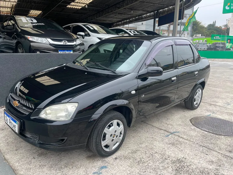Chevrolet Classic Preto