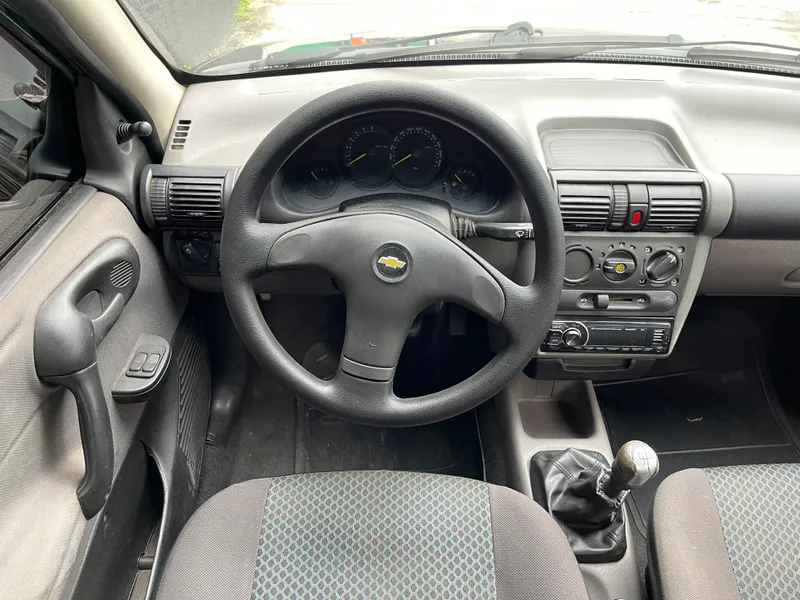 Chevrolet Classic Preto