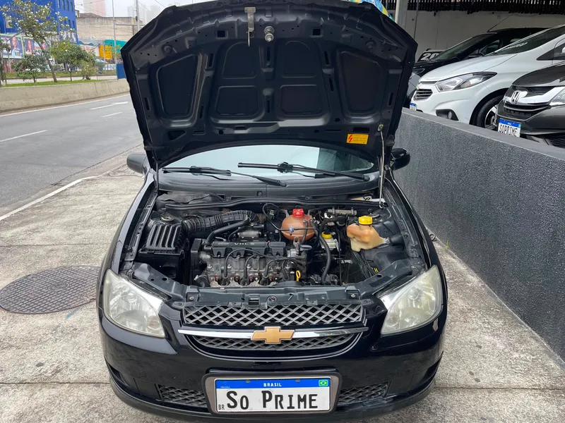 Chevrolet Classic Preto