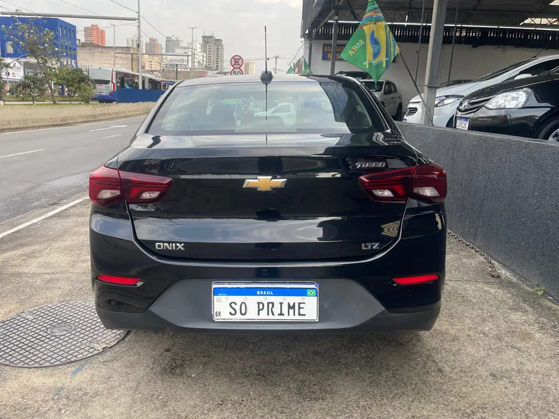 Chevrolet Onix Sedan Preto