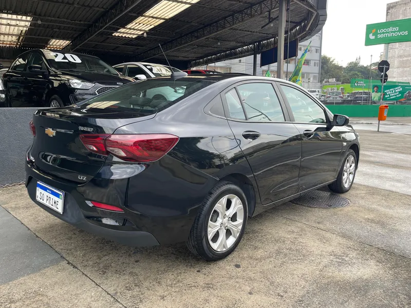 Chevrolet Onix Sedan Preto