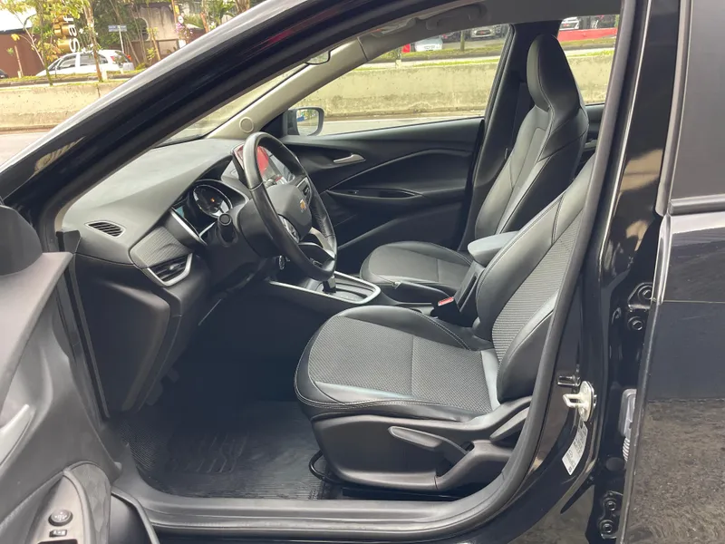 Chevrolet Onix Sedan Preto