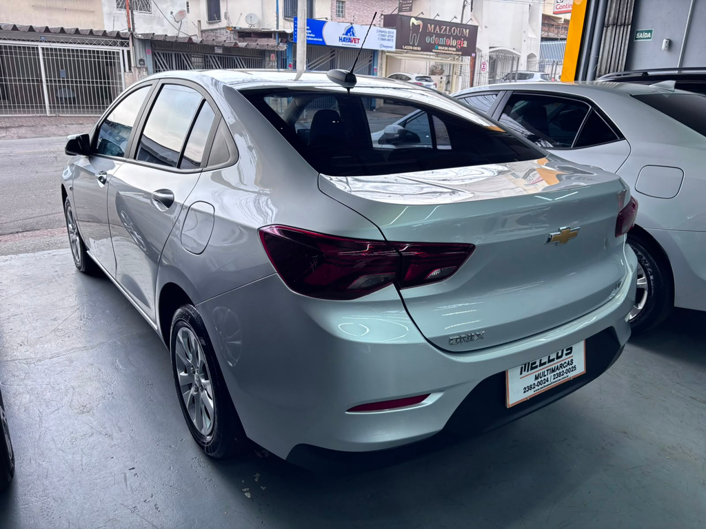 Chevrolet Onix Sedan Prata