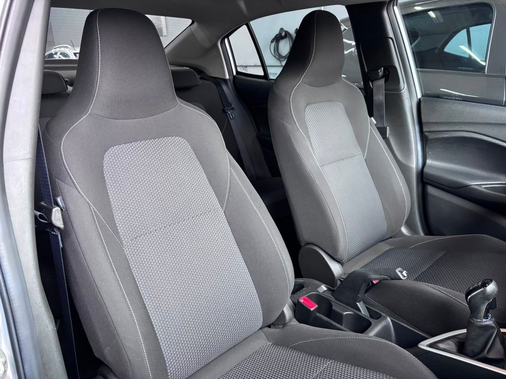 Chevrolet Onix Sedan Prata