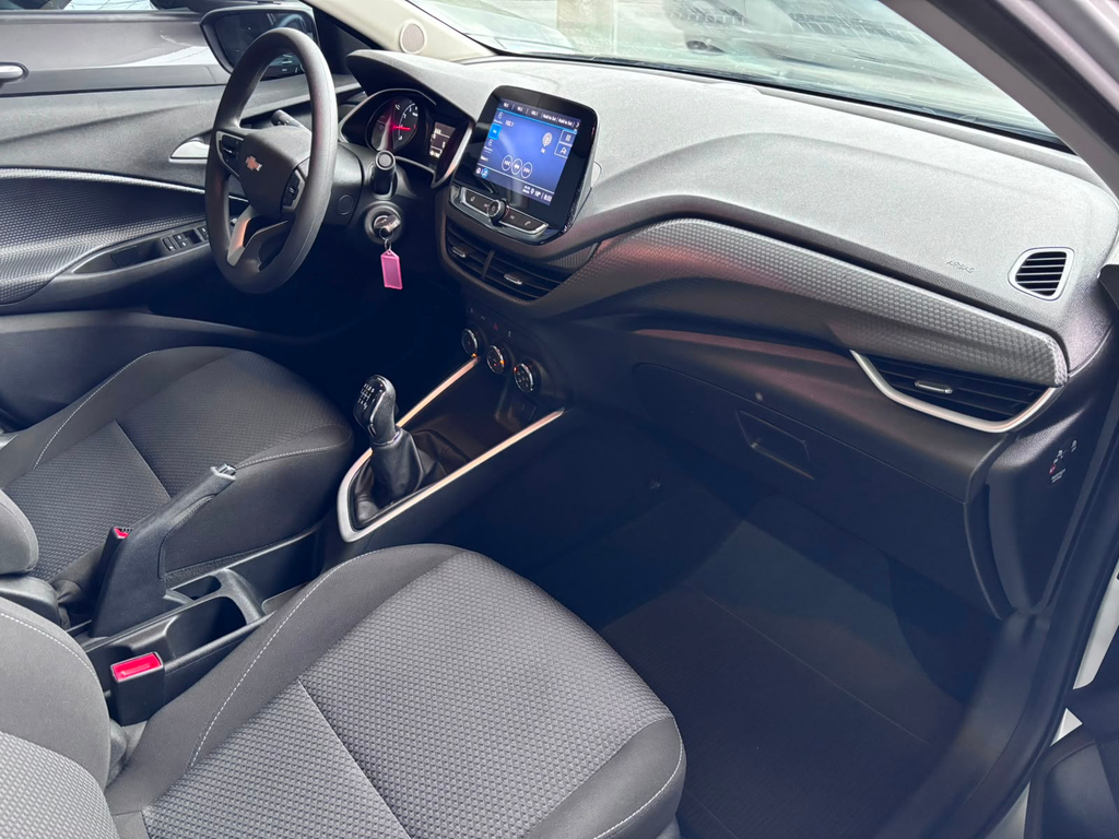 Chevrolet Onix Sedan Prata