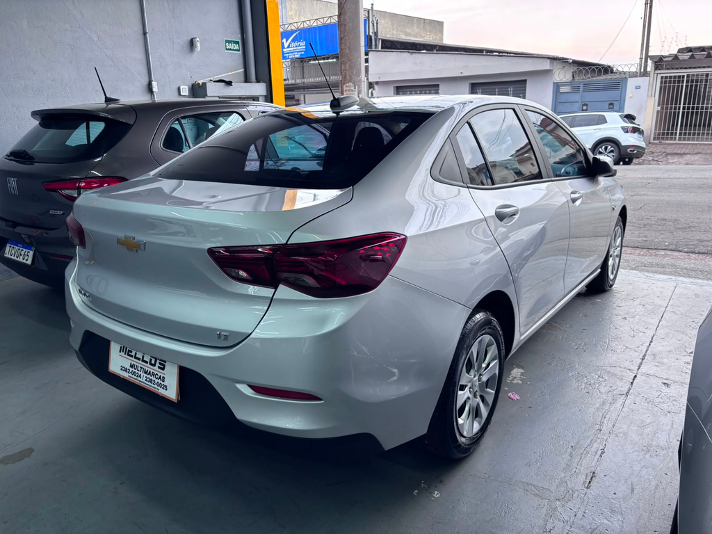 Chevrolet Onix Sedan Prata