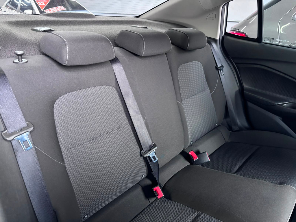 Chevrolet Onix Sedan Prata