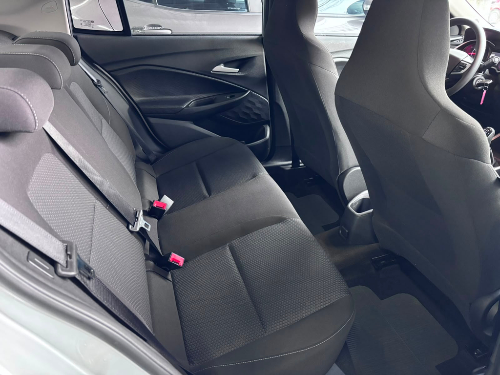 Chevrolet Onix Sedan Prata