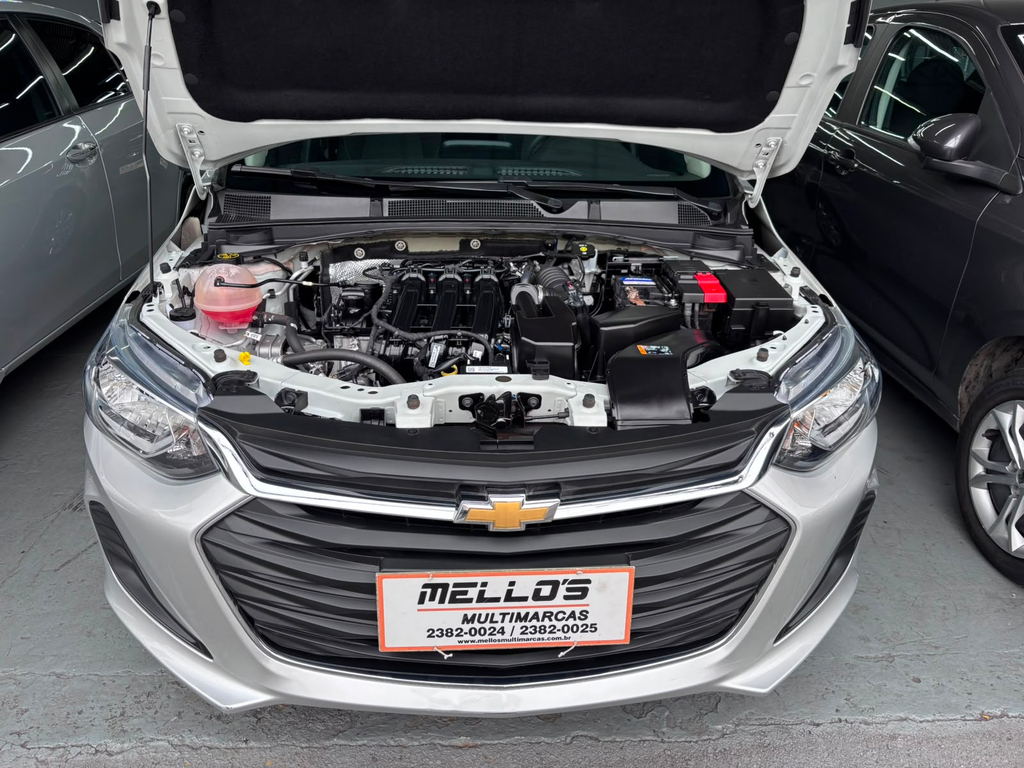 Chevrolet Onix Sedan Prata