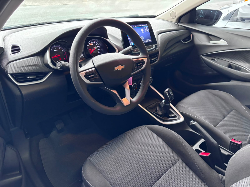 Chevrolet Onix Sedan Prata