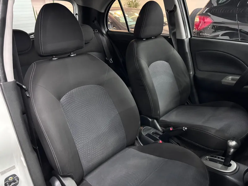 Nissan March Branco