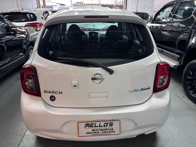Nissan March Branco