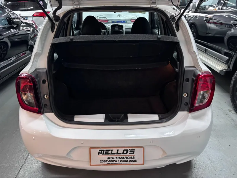 Nissan March Branco