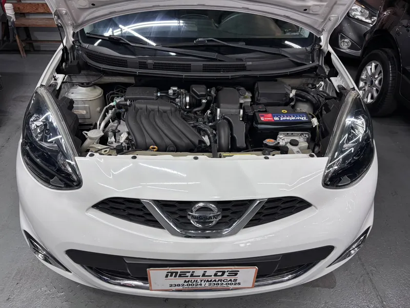 Nissan March Branco