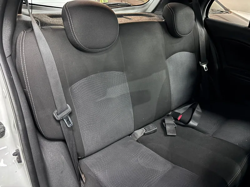 Nissan March Branco