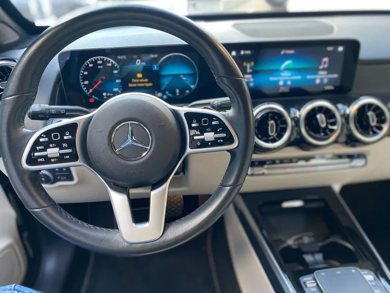 Mercedes Benz GLB 200 Cinza