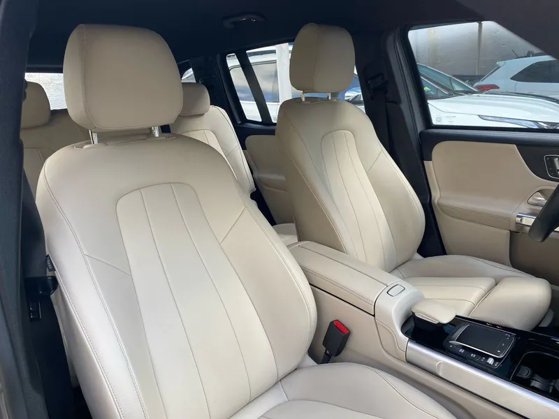 Mercedes Benz GLB 200 Cinza