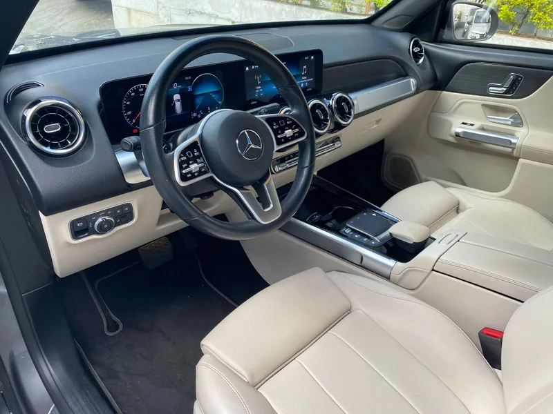 Mercedes Benz GLB 200 Cinza