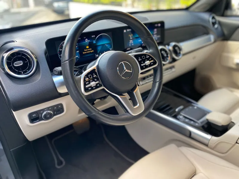 Mercedes Benz GLB 200 Cinza