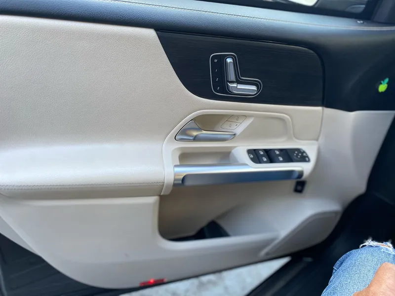 Mercedes Benz GLB 200 Cinza
