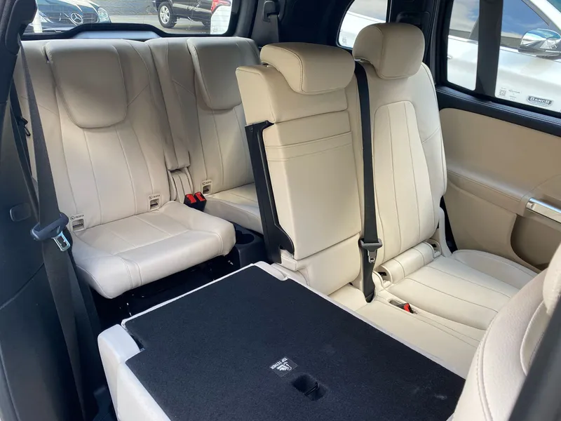 Mercedes Benz GLB 200 Cinza